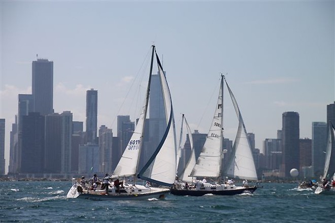 Friday afternoon Cruising start against Chicago skyline © Event Media